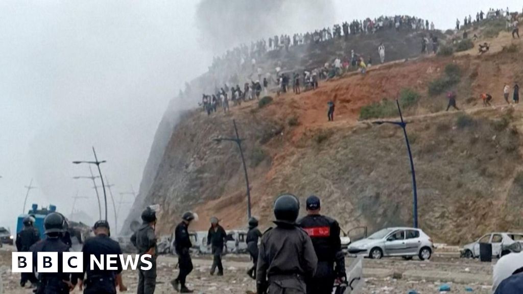 Watch: Tens of thousands of migrants enter Spain’s Ceuta from Morocco