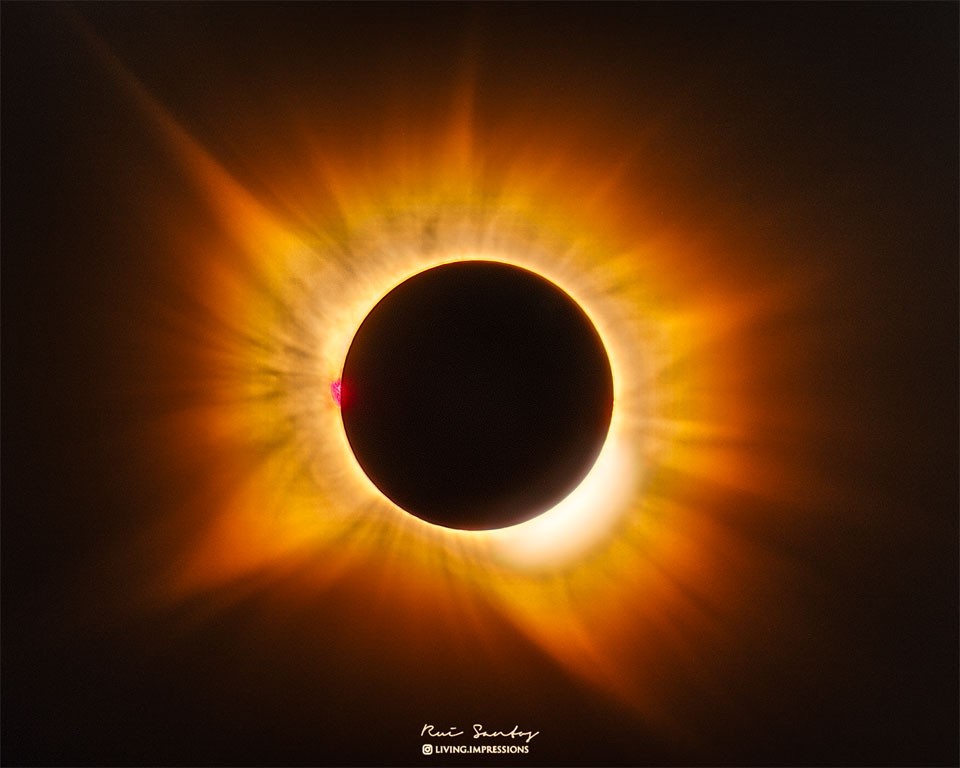APOD: 2026 August 17 – A Golden Corona Eclipse