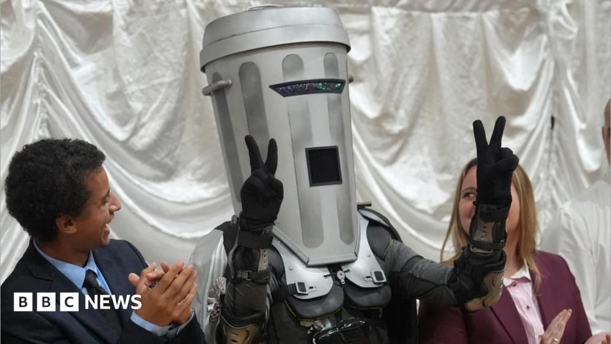 Count Binface gets almost 10,000 votes in Clacton by-election