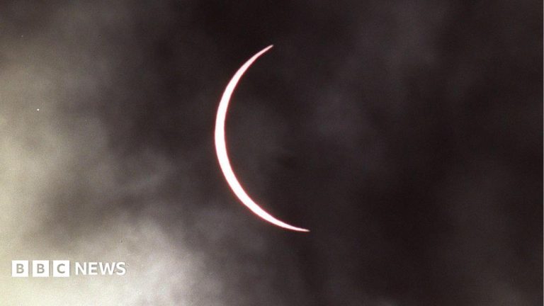 ‘Day turned into dusk’ in 1999 total solar eclipse