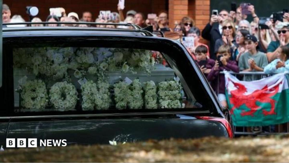 Emotional farewell to ‘global, iconic superstar’ Bonnie Tyler