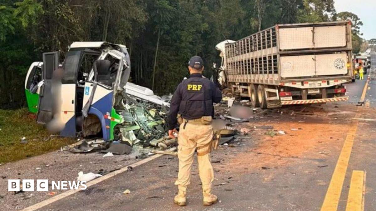 Head-on collision between bus and lorry in Brazil kills more than 20