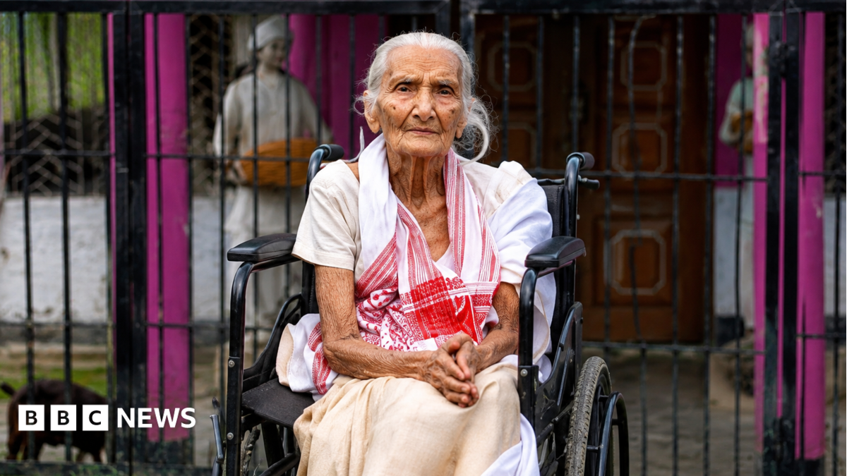 How a 97-year-old escaped deadly Indian floods on a banana log raft
