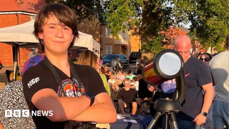Hundreds attend teenager’s eclipse party