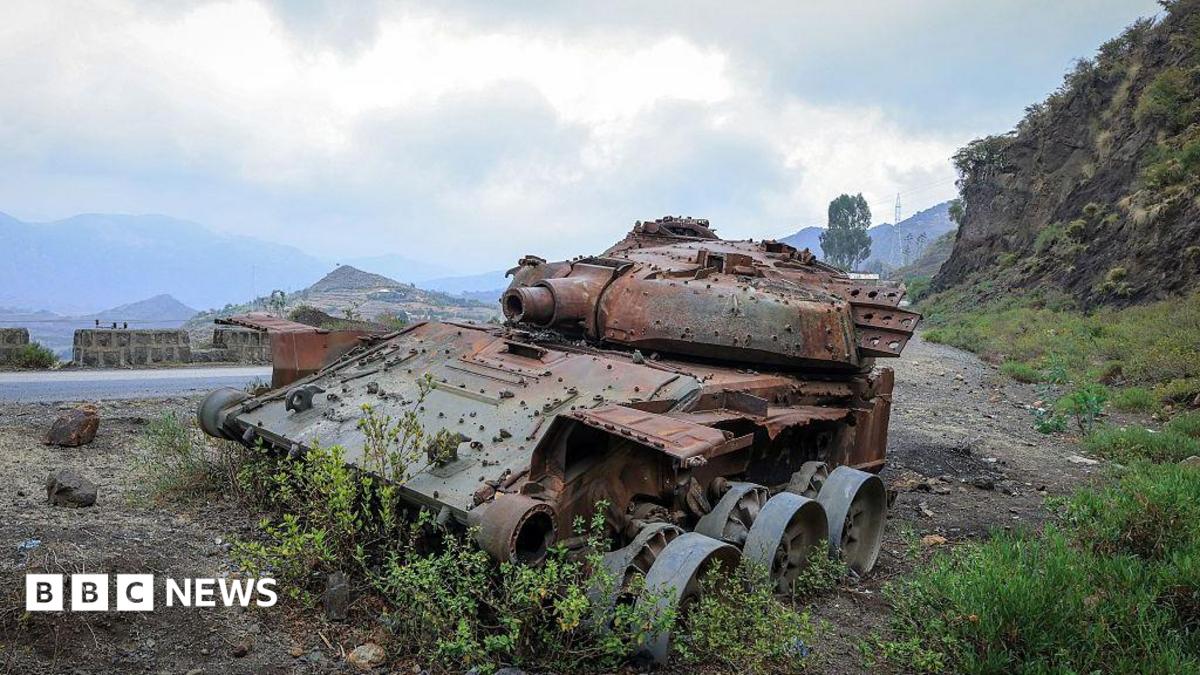 Hundreds flee fighting in northern Ethiopia as fears rise of return to civil war