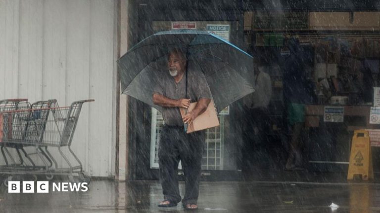 Hurricane Lala lashes Hawaii with strong winds and torrential rain