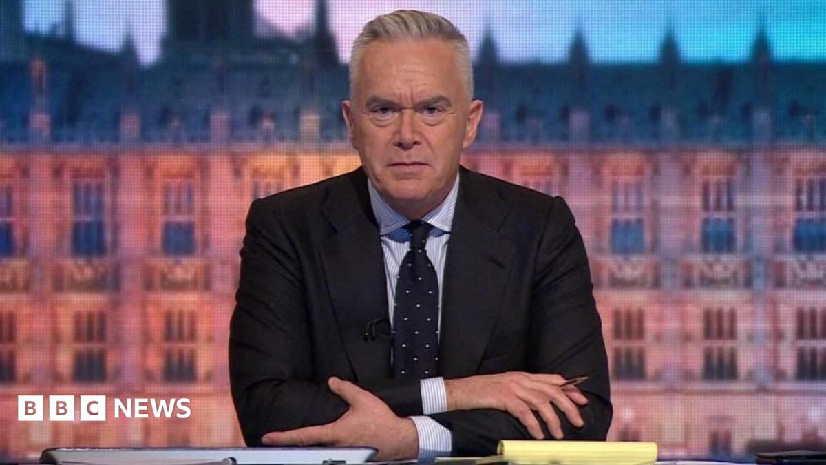 Huw Edwards criticised for entering festival poetry competition