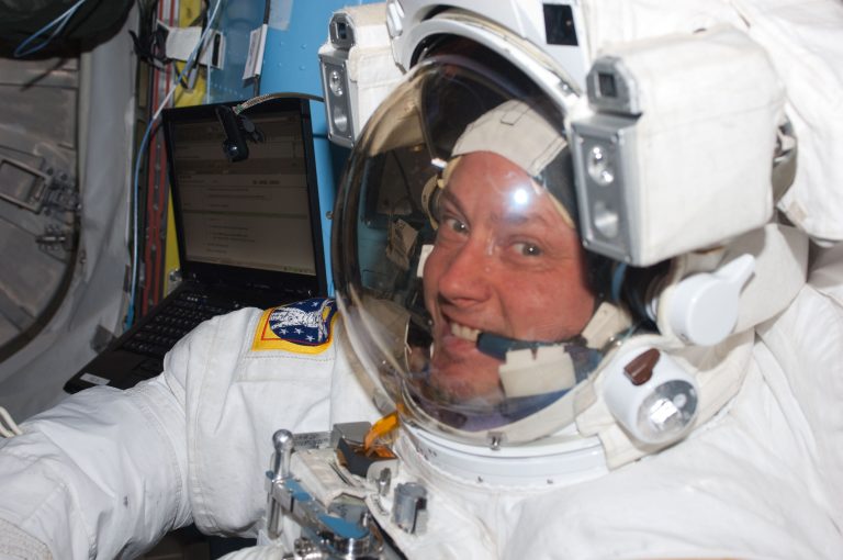 NASA Astronaut Mike Fincke Leaves NASA, Career Includes 4 Spaceflights