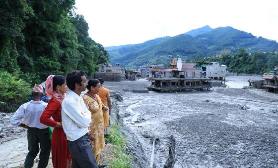 Nepal flooding deaths surpass 900 as needs climb