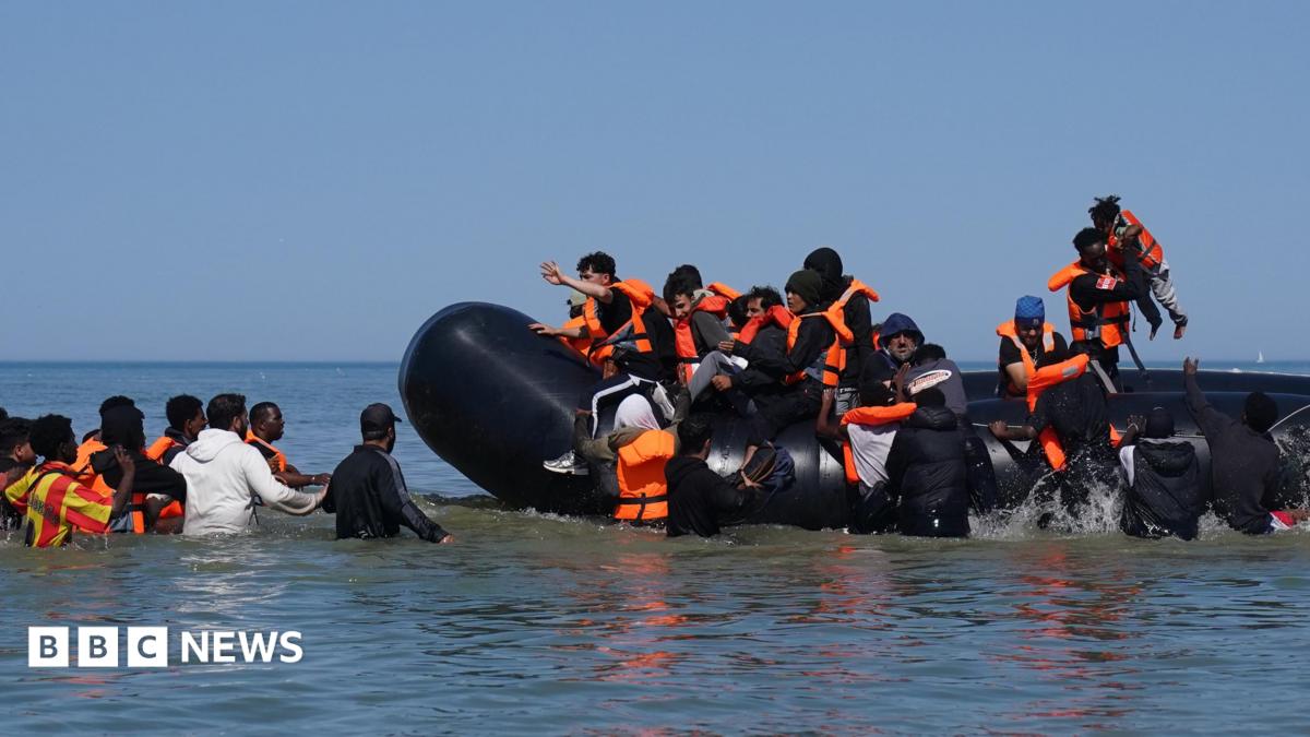 Reform says it would use Navy to stop small boats