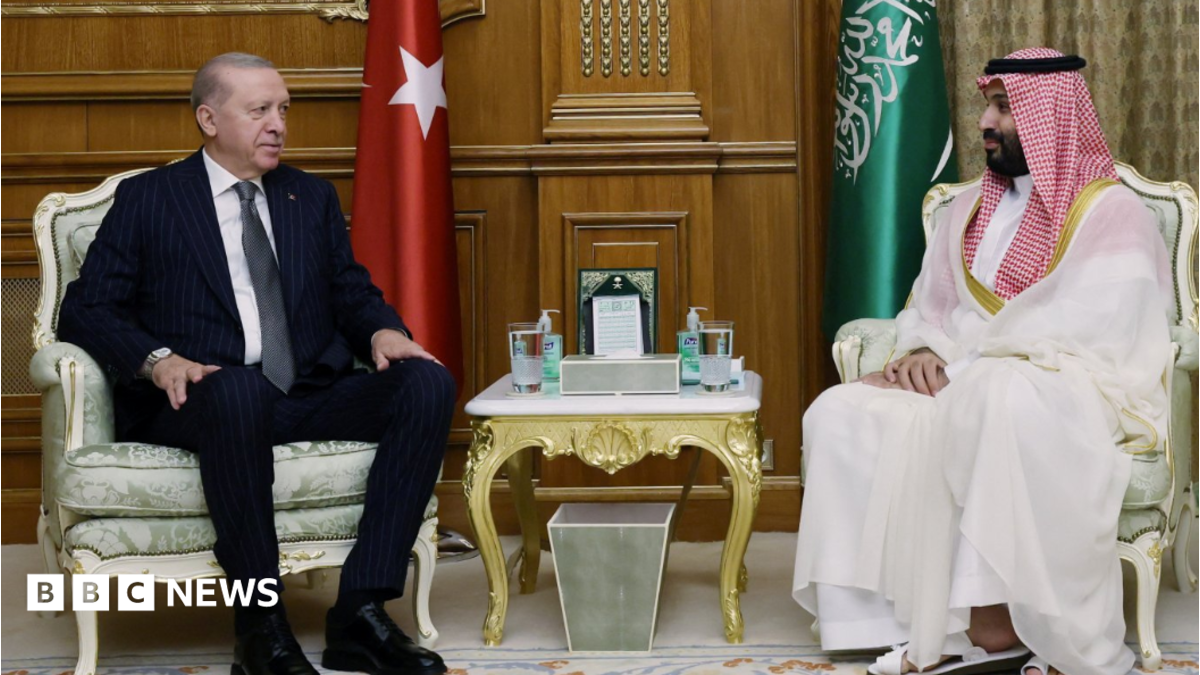 Saudi Arabia, Turkey and Pakistan sign defence pact