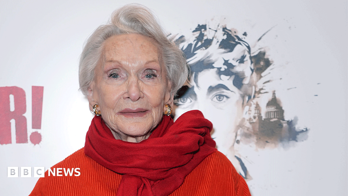Siân Phillips to step back from acting aged 93 after memory issues