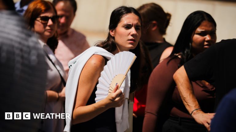 Temperatures to soar to 38C as amber extreme heat warning in effect
