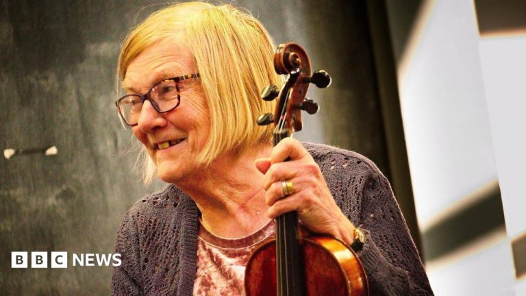 Tributes paid to ‘giant’ of Irish traditional music scene