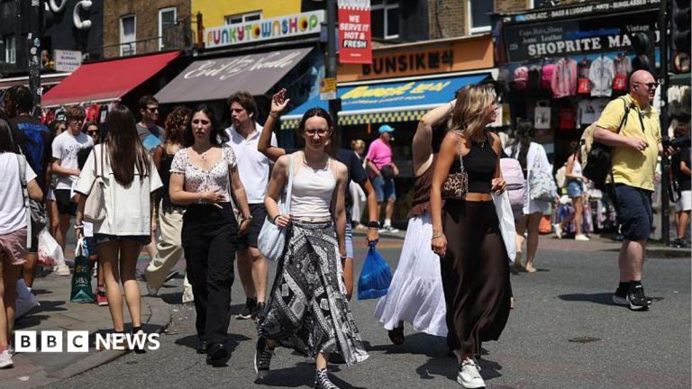 UK economy grows between April and June but experts warn of challenges in coming months