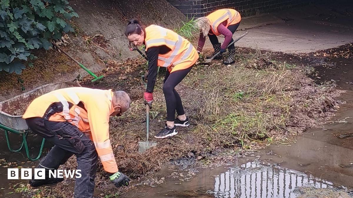 Volunteers clear brook to reduce flood risk