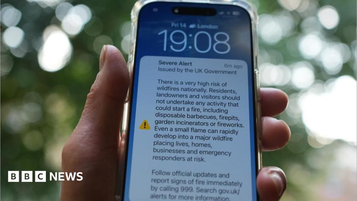 Wildfire phone alert was ‘entirely appropriate’, government says