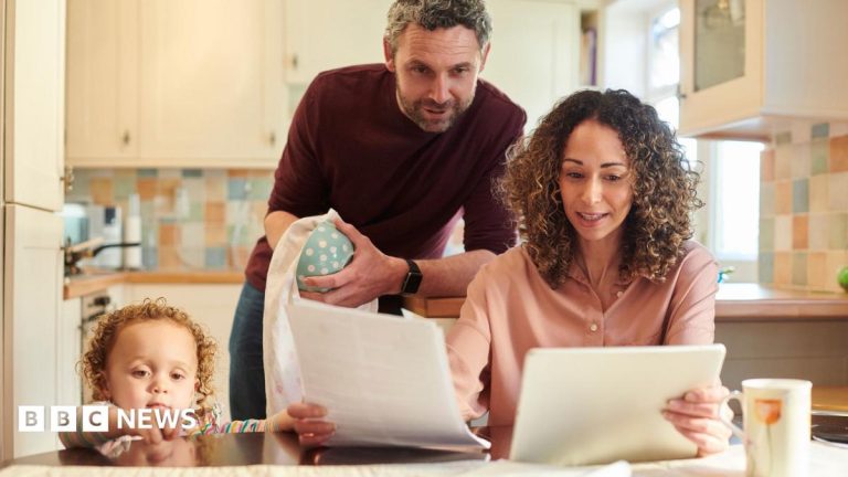 Almost half of households do not see benefits of economic growth, report says