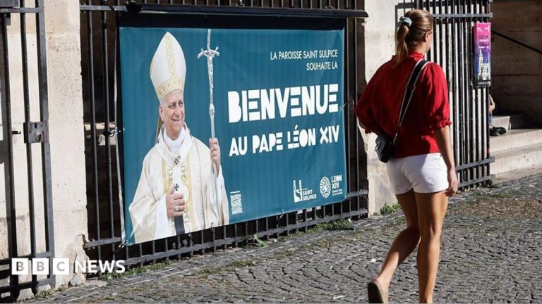 Hundreds of thousands expected in Paris for Pope’s visit