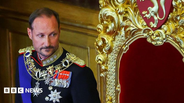 Norway’s new king takes oath as mourners pay respects to his late father