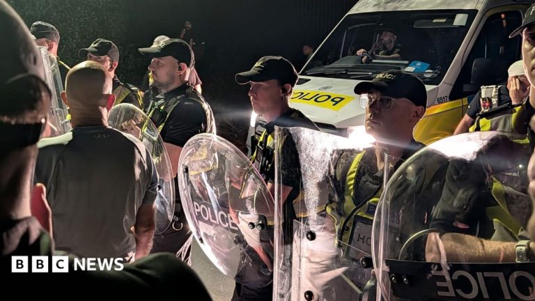Protesters block roads in Portsmouth after 140 migrants arrive in boat