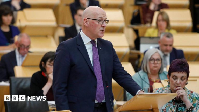 Swinney to cut number of health boards from 14 to two