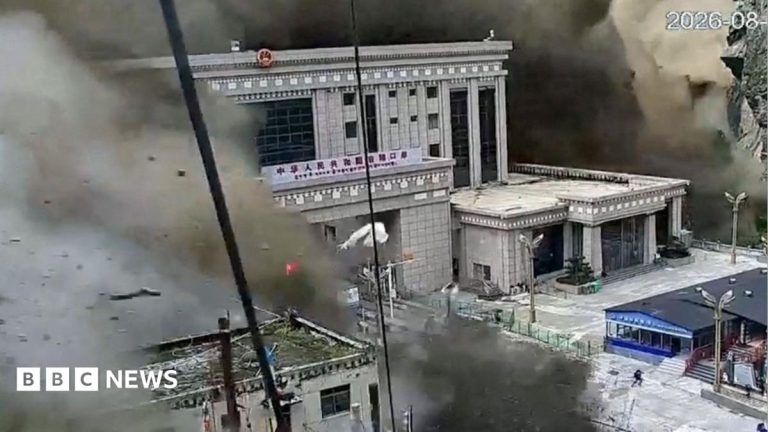 The final minutes before floodwater crashed through Nepal-China border