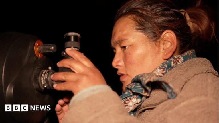 The young women guiding tourists through India’s night sky