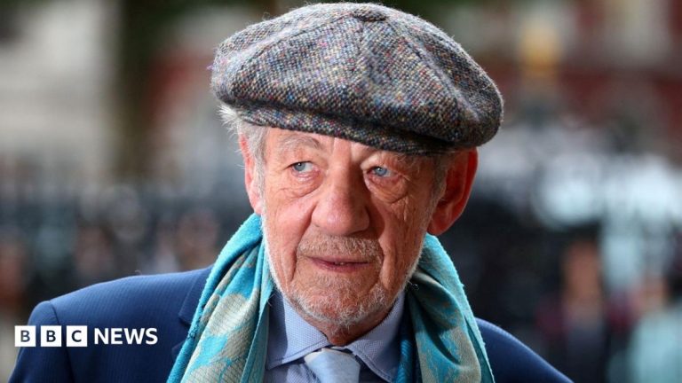Ian McKellen set to perform as a hologram in new play