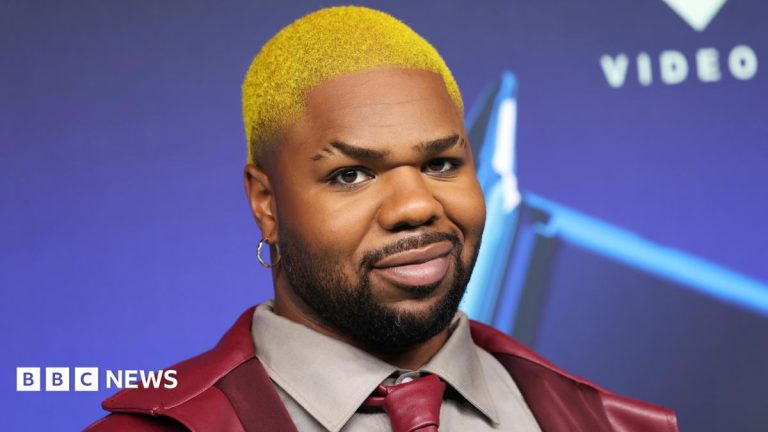 MNEK cancels tour over lack of ticket sales and high production costs